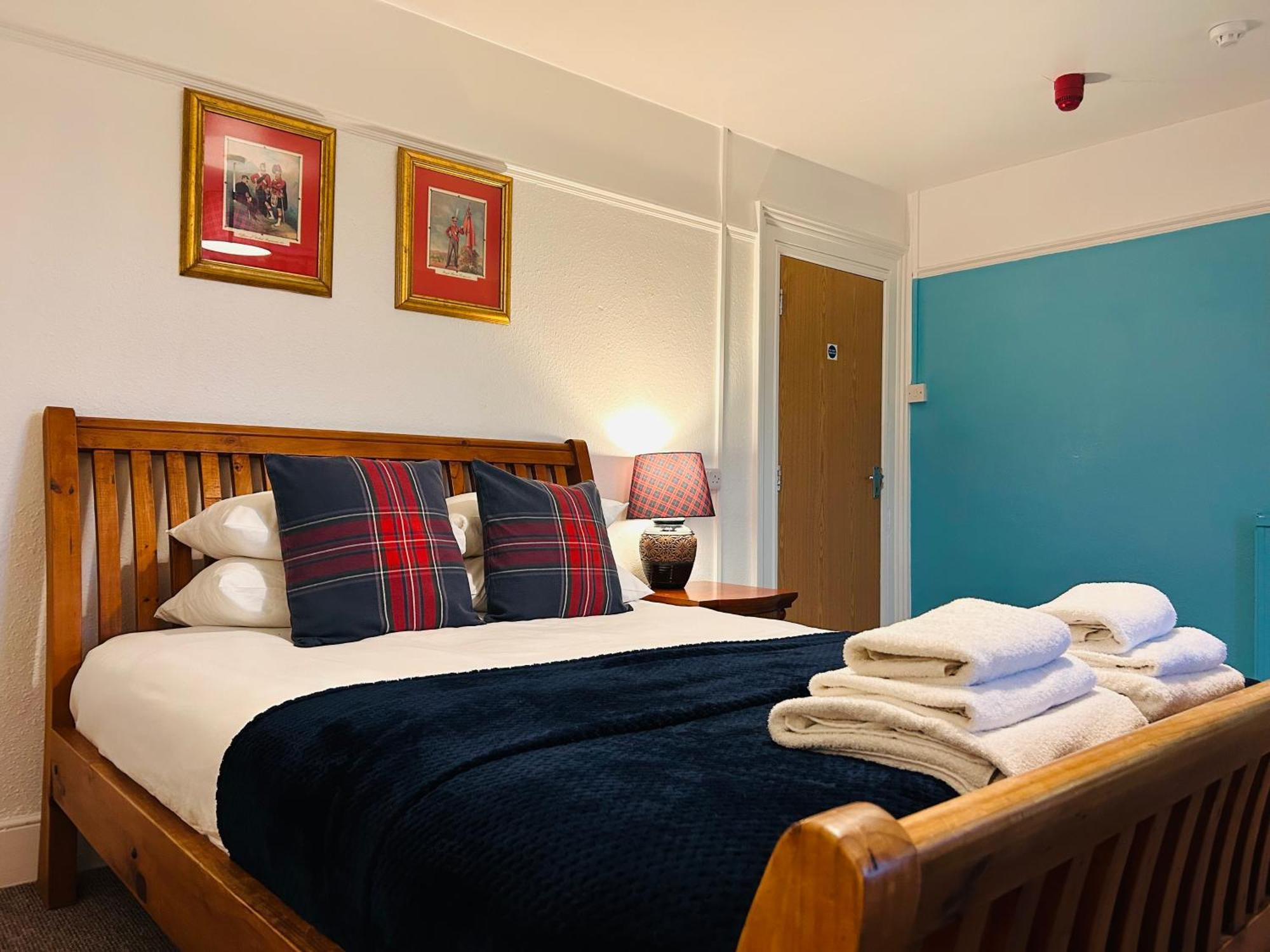 Clarence Quarters Self-Catering Guest House Портсмут Номер фото