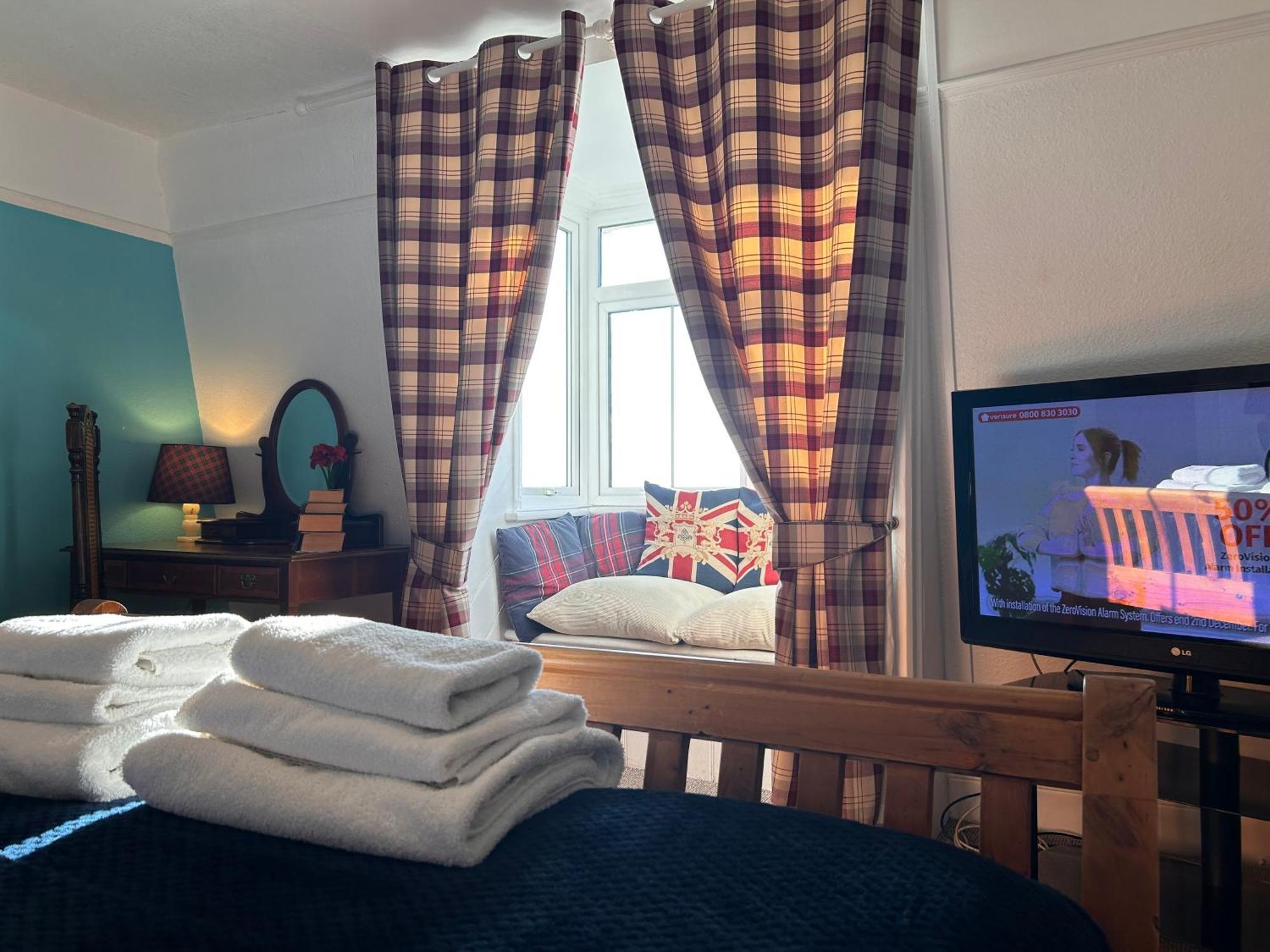 Clarence Quarters Self-Catering Guest House Портсмут Екстер'єр фото