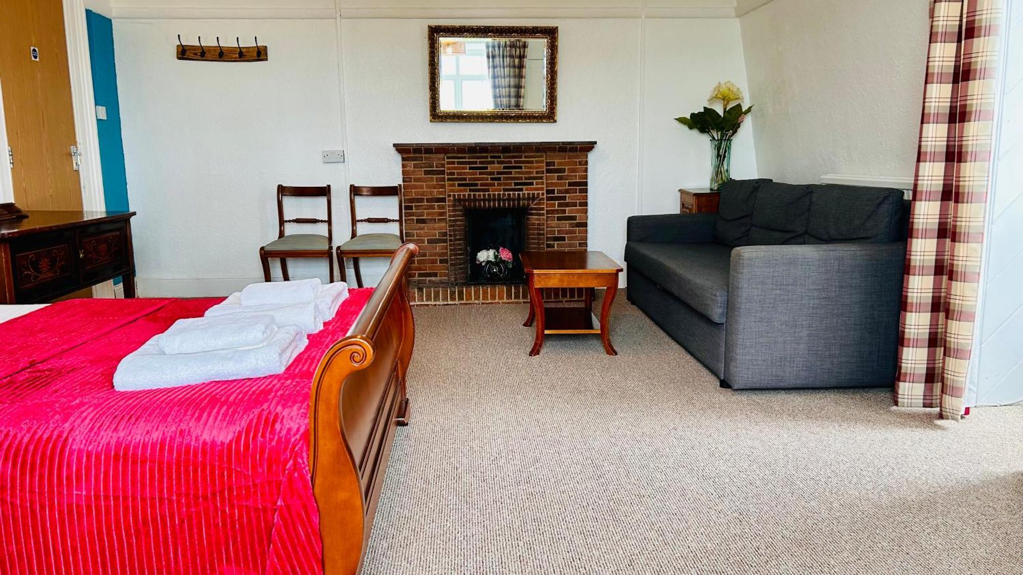 Clarence Quarters Self-Catering Guest House Портсмут Номер фото